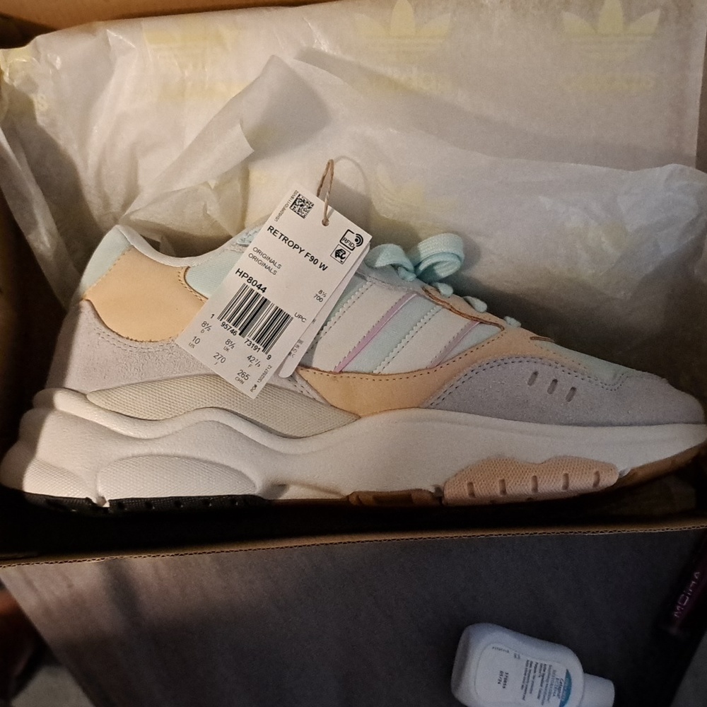 ADIDAS WOMENS Size 10